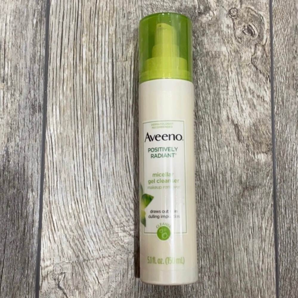 NWT aveeno cleanser/makeup remover